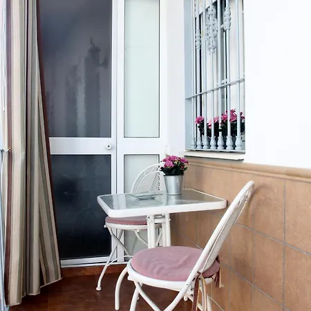 Mirando A La Mezquita *